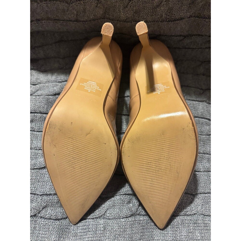 Express Classic Pointed Toe Pumps - Picture 9 of 11